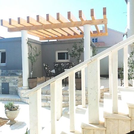 Apartmani Pavo Vodice Zewnętrze zdjęcie