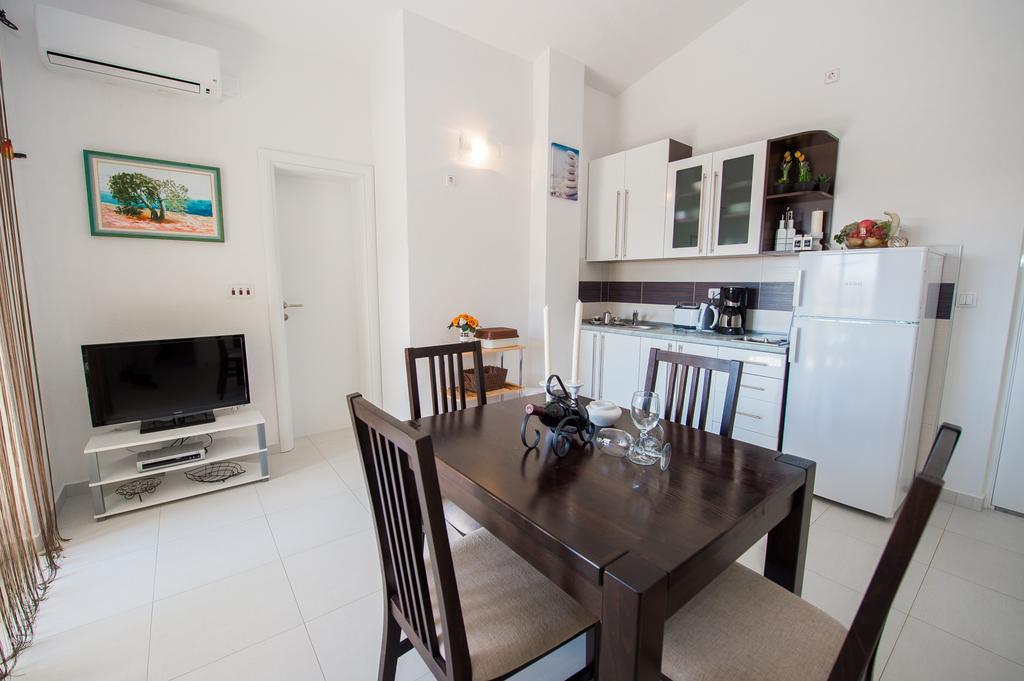 Apartmani Pavo Vodice Zewnętrze zdjęcie